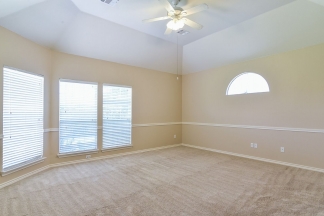 Large Mansfield High Home Centrally Located