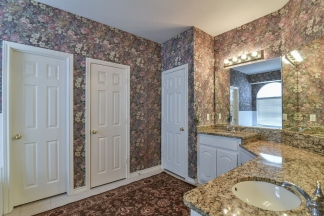 Large Mansfield High Home Centrally Located