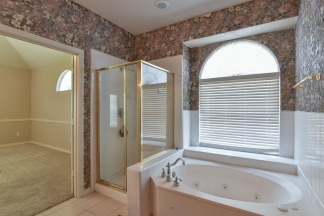 Large Mansfield High Home Centrally Located