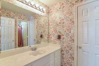 Large Mansfield High Home Centrally Located