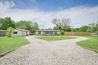 Mansfield ISD 3/2/2 on well over 1/2 acre fenced