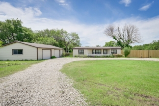 Mansfield ISD 3/2/2 on well over 1/2 acre fenced