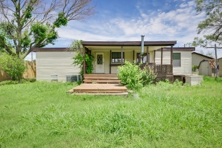 Mansfield ISD 3/2/2 on well over 1/2 acre fenced