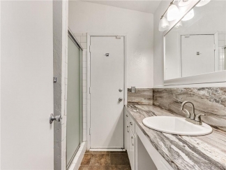 Spacious 3 Bedroom 2 bath near Wildewood Hills, OKC!