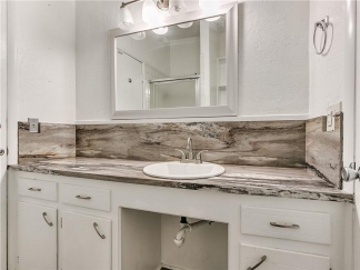 Spacious 3 Bedroom 2 bath near Wildewood Hills, OKC!