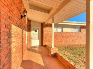 Spacious 3 Bedroom 2 bath near Wildewood Hills, OKC!