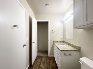 Welcome to your charming 1 bed 1 bath apartment located just off the Historic Route 66/NW 39th Expressway!