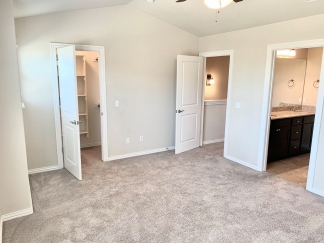 3 Bedroom Townhome for Rent in Rogers! AVAILABLE MID AUGUST