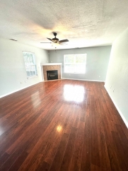 Large 3 BR 2.5 BA In Bentonville!