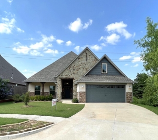 Edmond's Finest: Immaculate Home with Central AC, Wood Privacy Fencing, and Modern Amenities!- COMING SOON!!