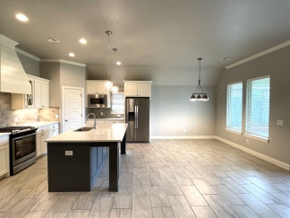 Edmond's Finest: Immaculate Home with Central AC, Wood Privacy Fencing, and Modern Amenities!- COMING SOON!!