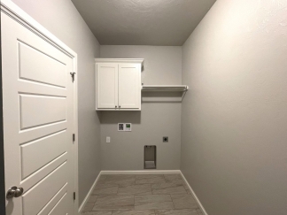 Edmond's Finest: Immaculate Home with Central AC, Wood Privacy Fencing, and Modern Amenities!- COMING SOON!!