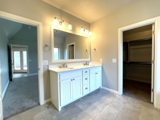 Edmond's Finest: Immaculate Home with Central AC, Wood Privacy Fencing, and Modern Amenities!- COMING SOON!!