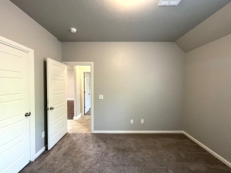 Edmond's Finest: Immaculate Home with Central AC, Wood Privacy Fencing, and Modern Amenities!- COMING SOON!!