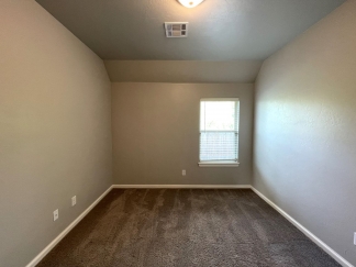 Edmond's Finest: Immaculate Home with Central AC, Wood Privacy Fencing, and Modern Amenities!- COMING SOON!!