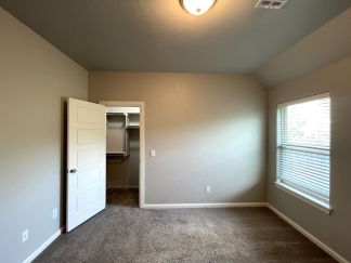 Edmond's Finest: Immaculate Home with Central AC, Wood Privacy Fencing, and Modern Amenities!- COMING SOON!!