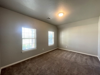 Edmond's Finest: Immaculate Home with Central AC, Wood Privacy Fencing, and Modern Amenities!- COMING SOON!!