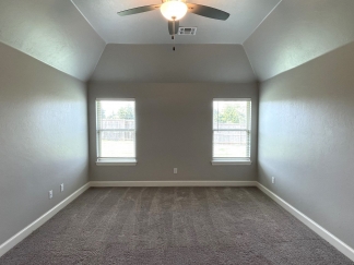 Edmond's Finest: Immaculate Home with Central AC, Wood Privacy Fencing, and Modern Amenities!- COMING SOON!!