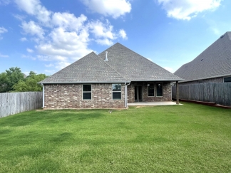 Edmond's Finest: Immaculate Home with Central AC, Wood Privacy Fencing, and Modern Amenities!- COMING SOON!!