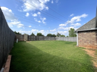Edmond's Finest: Immaculate Home with Central AC, Wood Privacy Fencing, and Modern Amenities!- COMING SOON!!