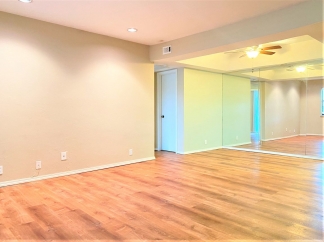 Charming 1 bed 1 bath Condo that Includes 1 Covered Parking!!!
