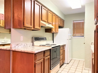 Charming 1 bed 1 bath Condo that Includes 1 Covered Parking!!!
