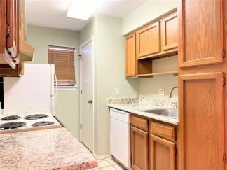 Charming 1 bed 1 bath Condo that Includes 1 Covered Parking!!!
