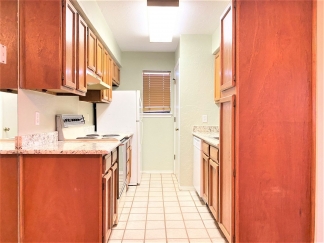 Charming 1 bed 1 bath Condo that Includes 1 Covered Parking!!!