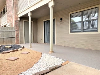 Charming 1 bed 1 bath Condo that Includes 1 Covered Parking!!!