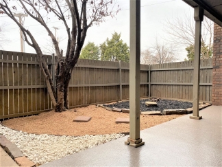 Charming 1 bed 1 bath Condo that Includes 1 Covered Parking!!!