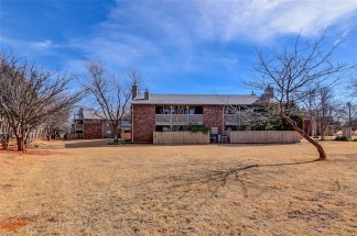 Charming 1 bed 1 bath Condo that Includes 1 Covered Parking!!!