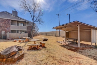Charming 1 bed 1 bath Condo that Includes 1 Covered Parking!!!