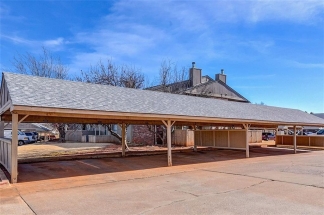 Charming 1 bed 1 bath Condo that Includes 1 Covered Parking!!!