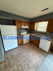 This one will go fast, marvelous 2 bedroom for great price in Lee's Summit