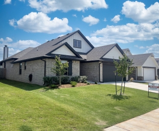 Modern Luxury 3 Bedroom/2 Bathroom Home in Edmond!