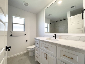 Modern Luxury 3 Bedroom/2 Bathroom Home in Edmond!