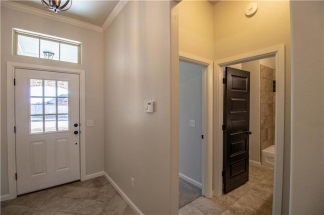 Edmond's Finest: Stylish 3-Bed, 2-Bath Retreat with Modern Amenities and Upscale Living!
