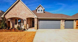 Edmond's Finest: Stylish 3-Bed, 2-Bath Retreat with Modern Amenities and Upscale Living!