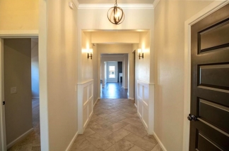 Edmond's Finest: Stylish 3-Bed, 2-Bath Retreat with Modern Amenities and Upscale Living!