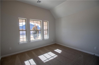 Edmond's Finest: Stylish 3-Bed, 2-Bath Retreat with Modern Amenities and Upscale Living!