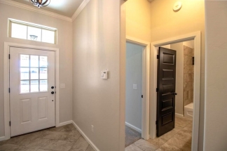 Edmond's Finest: Stylish 3-Bed, 2-Bath Retreat with Modern Amenities and Upscale Living!