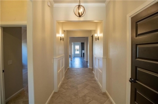 Edmond's Finest: Stylish 3-Bed, 2-Bath Retreat with Modern Amenities and Upscale Living!