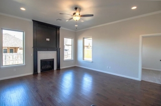 Edmond's Finest: Stylish 3-Bed, 2-Bath Retreat with Modern Amenities and Upscale Living!