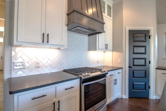 Edmond's Finest: Stylish 3-Bed, 2-Bath Retreat with Modern Amenities and Upscale Living!