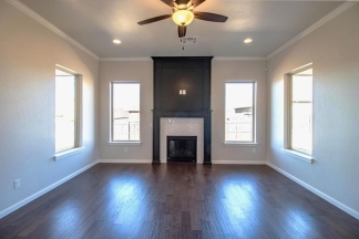 Edmond's Finest: Stylish 3-Bed, 2-Bath Retreat with Modern Amenities and Upscale Living!