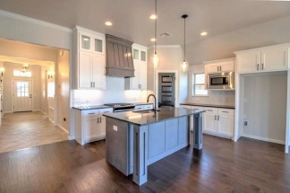 Edmond's Finest: Stylish 3-Bed, 2-Bath Retreat with Modern Amenities and Upscale Living!