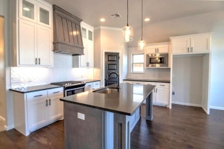 Edmond's Finest: Stylish 3-Bed, 2-Bath Retreat with Modern Amenities and Upscale Living!