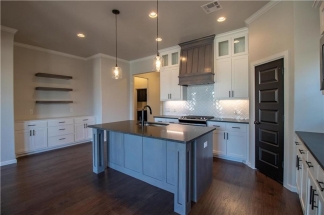 Edmond's Finest: Stylish 3-Bed, 2-Bath Retreat with Modern Amenities and Upscale Living!