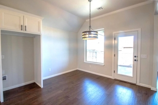 Edmond's Finest: Stylish 3-Bed, 2-Bath Retreat with Modern Amenities and Upscale Living!