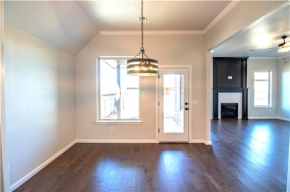 Edmond's Finest: Stylish 3-Bed, 2-Bath Retreat with Modern Amenities and Upscale Living!